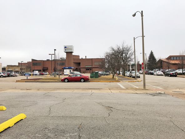 127 N Cherry St, Galesburg, IL 61401
